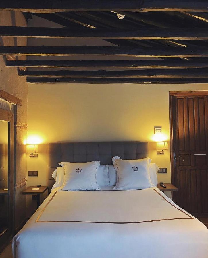 Hotel Boutique Casa Del Comendador 나발카르네로 외부 사진