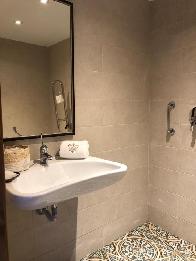 Hotel Boutique Casa Del Comendador 나발카르네로 외부 사진