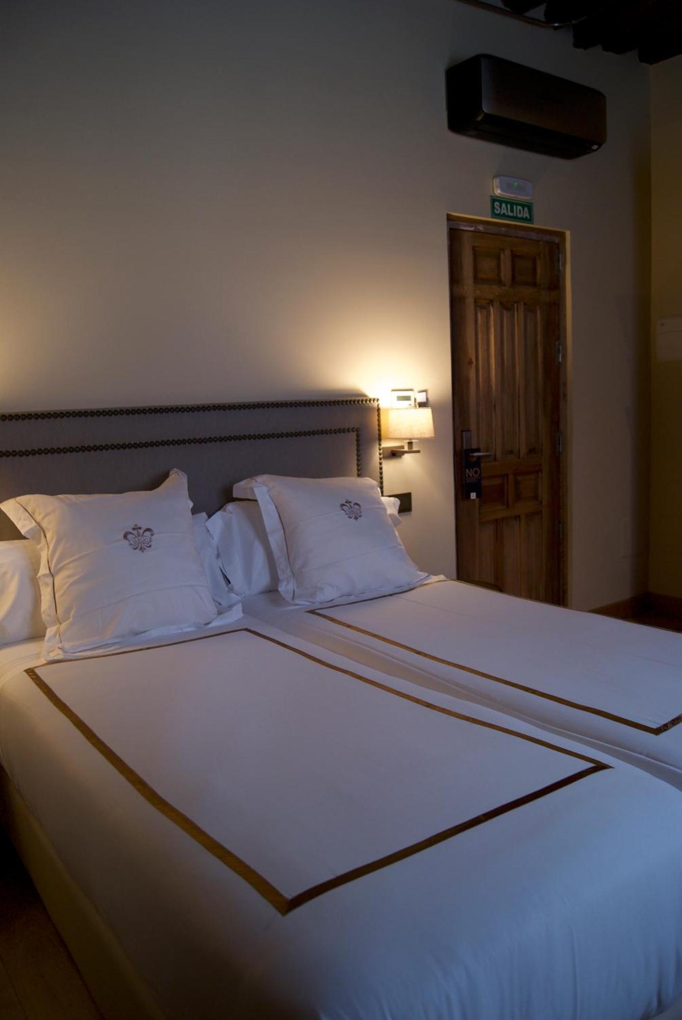 Hotel Boutique Casa Del Comendador 나발카르네로 외부 사진